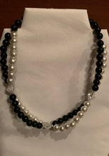Load image into Gallery viewer, Pearl bites necklace